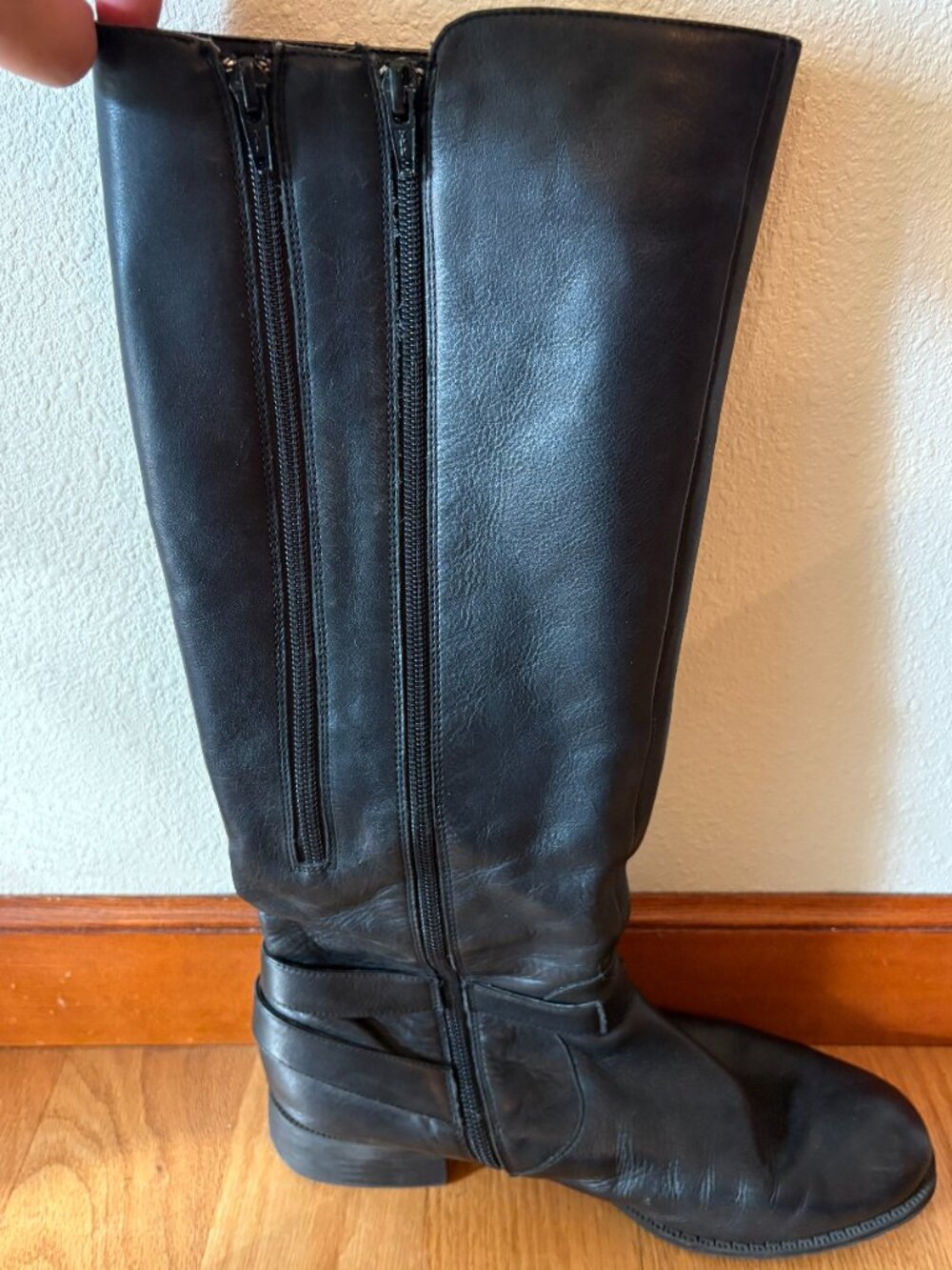 AEROSOLES Wide Calf Knee High Black Leather Riding Boots Low Heel Sz 9 Comfort